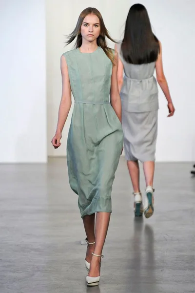 Look 16